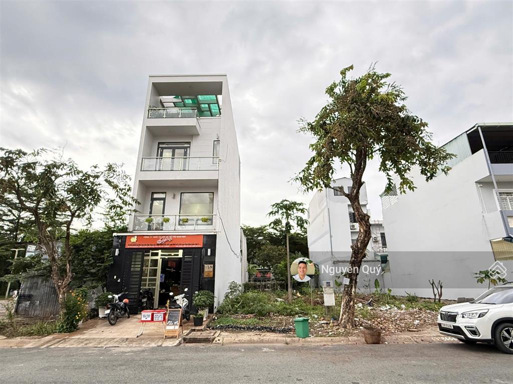 Kẹt tiền quá! bán gấp nhà phố 4 tầng, dt 5x18, có thang máy, nội thất cao cấp, khu phú mỹ quận 7