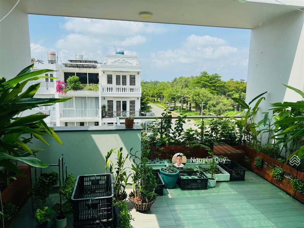 Kẹt tiền quá! bán gấp nhà phố 4 tầng, dt 5x18, có thang máy, nội thất cao cấp, khu phú mỹ quận 7