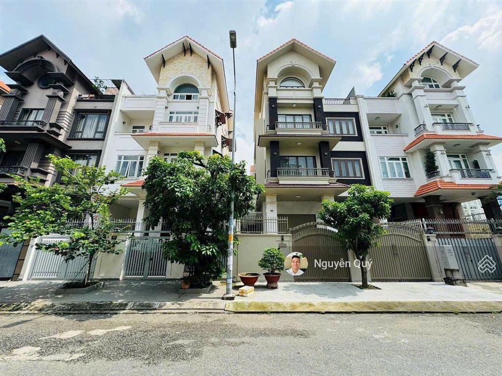 Kẹt tiền bán nhà phố  biệt thự đường nguyễn thị thập kdc him lam kênh tẻ q. 7, giá cắt lỗ 20 tỷ