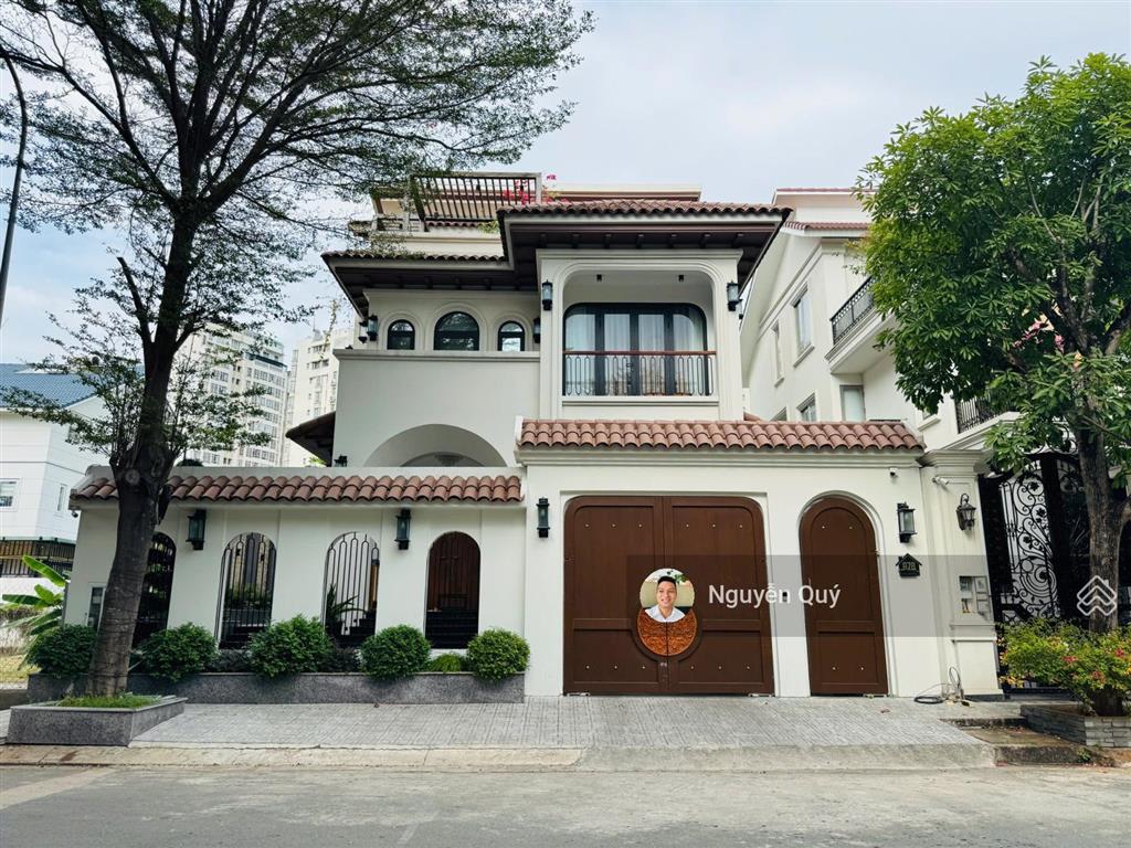 Cần tiền bán gấp lô đất biệt thự sadeco vivo city q. 7, dt 12,5x20m (250m2), giá 26,5 tỷ, sổ hồng