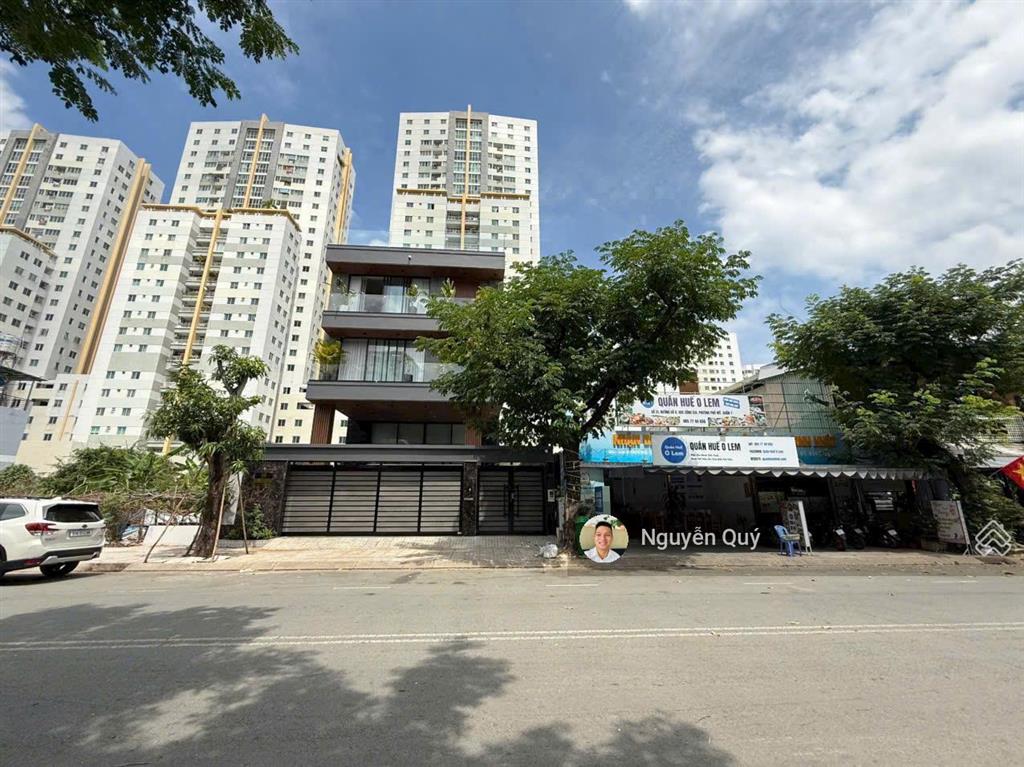 Kẹt tiền bán đất đường 20m, dt 12x20m (240m2) kdc ciq4, chợ lớn, giá 26 tỷ, ngay ga metro tân mỹ