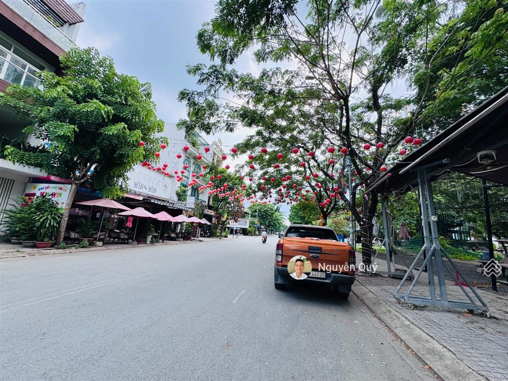 Kẹt tiền bán đất đường 20m, dt 12x20m (240m2) kdc ciq4, chợ lớn, giá 26 tỷ, ngay ga metro tân mỹ