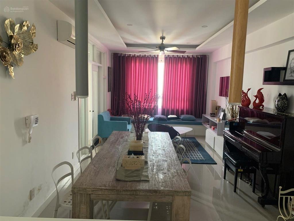 Chính chủ bán căn hộ tropic garden block c, căn góc, 81m2, 2pn làm thành 1pn, 7.9t.  0973 282 ***