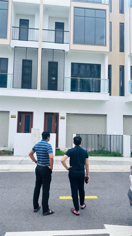 Nhà phố t&t long hậu giá cực tốt. 6x18m  vài bước là ra công viên, đường lớn, thoáng mát  5.3 tỷ