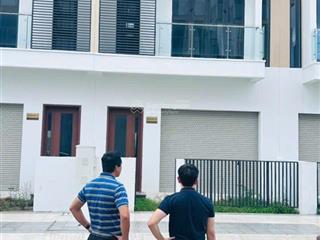 Nhà phố t&t long hậu giá cực tốt. 6x18m  vài bước là ra công viên, đường lớn, thoáng mát  5.3 tỷ