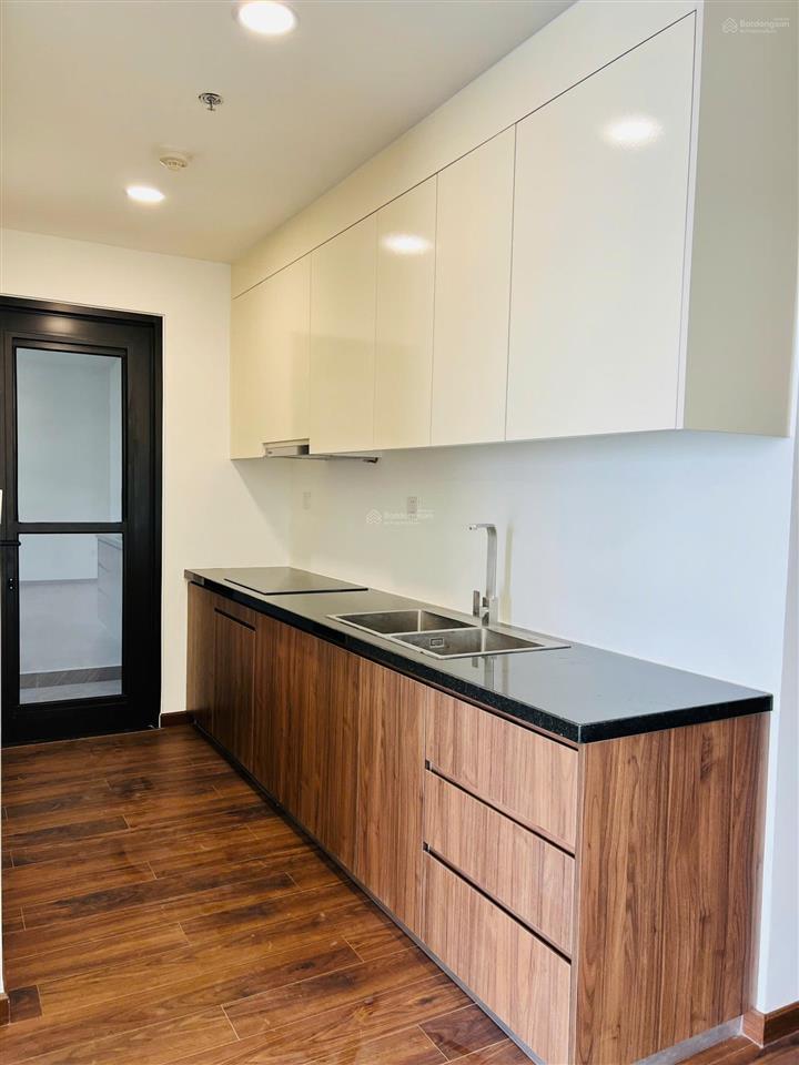 Cho thuê căn góc 2pn 2wc, akari city, võ văn kiệt. 3 máy lạnh, máy nước nóng. 11 triệu. 0904 055 ***