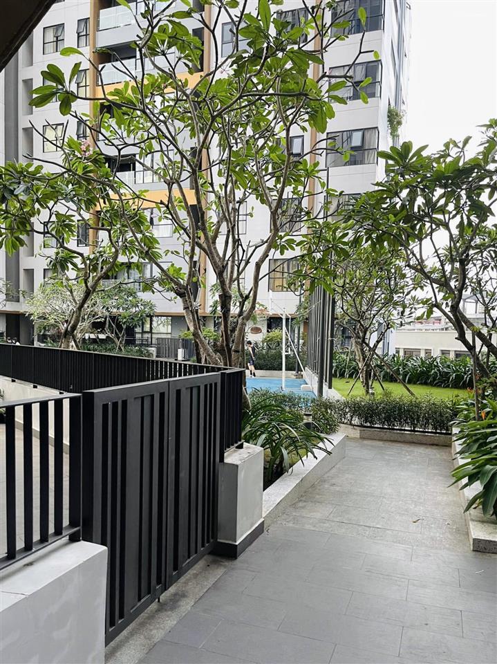 Cho thuê sân vườn 2pn 2wc  72m2 + 18m2 sân vườn. có nội thất. 12,5 triệu/tháng. 0904 055 ***