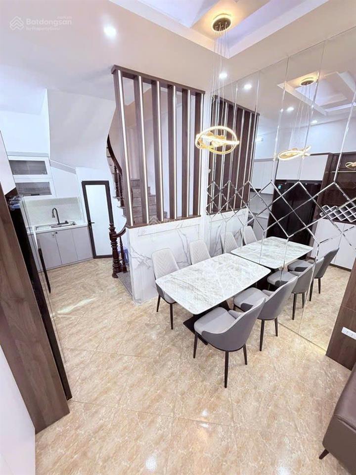 Nhà phân lô, nghĩa đô, 5 tầng, 40m2, 3pn, nội thất mới hiện đại, tài chính 8,x tỷ