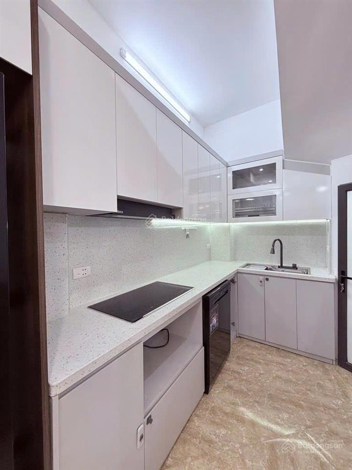 Nhà phân lô, nghĩa đô, 5 tầng, 40m2, 3pn, nội thất mới hiện đại, tài chính 8,x tỷ