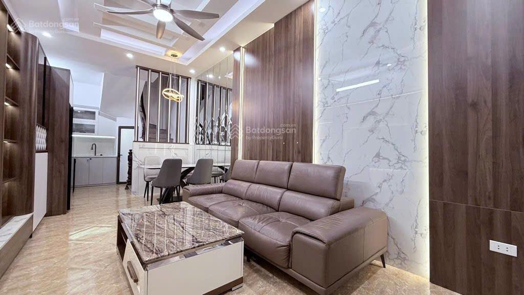 Nhà phân lô, nghĩa đô, 5 tầng, 40m2, 3pn, nội thất mới hiện đại, tài chính 8,x tỷ