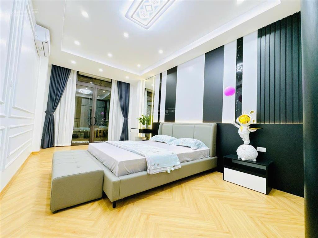 Nhà phân lô  trần duy hưng  50m2  6 tầng  thang máy  full nội thất mới  ô tô 15m  10,x tỷ