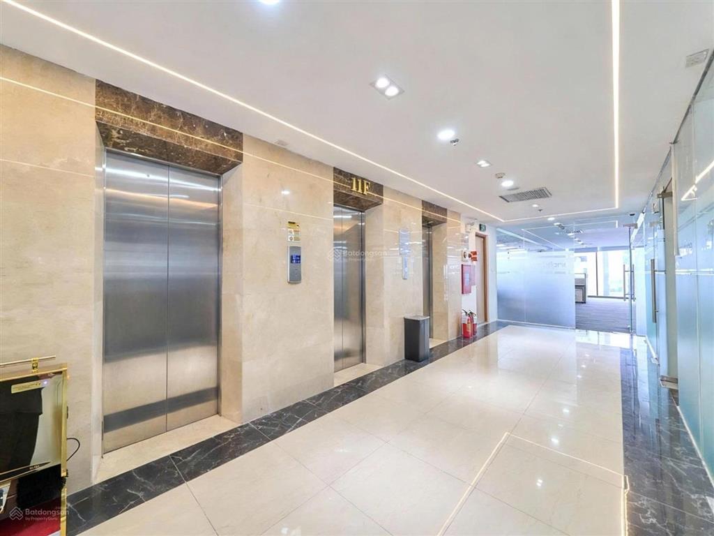 Văn phòng đẹp phố duy tân 150m2  sàn vuông  thang máy  hầm để xe  300.518đ/m2  nhiều ánh sáng