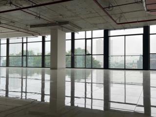 Cho thuê văn phòng  mặt đường láng  300m2  sàn vuông  thang máy  hầm để xe  12 $/m2