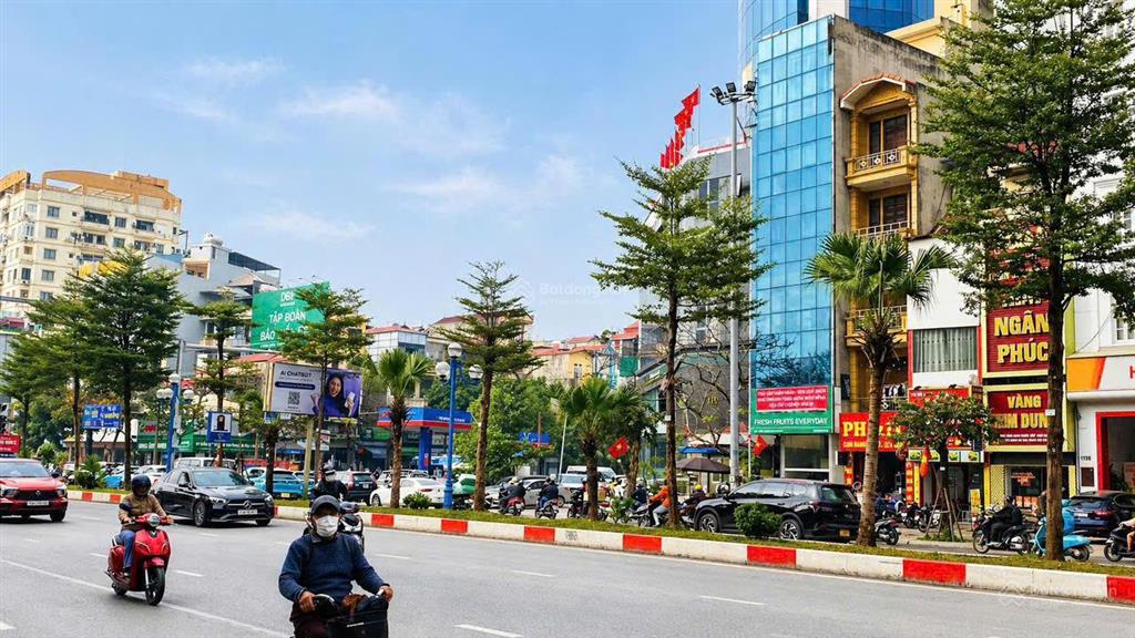 Cho thuê văn phòng  nguyễn phong sắc  60m2/ sàn  thang máy  11 triệu vnd/ tháng  có nội thất