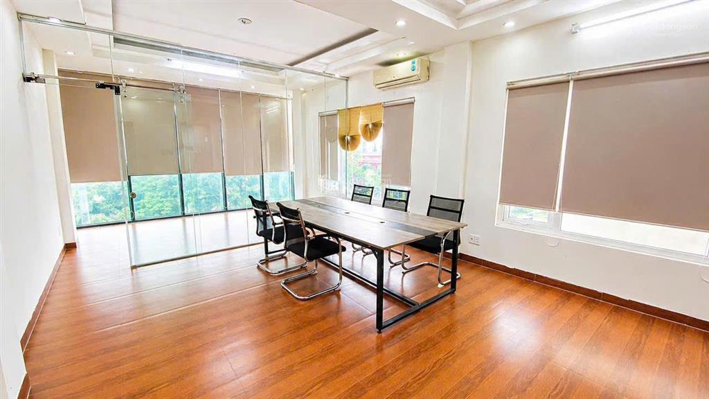 Cho thuê văn phòng  nguyễn phong sắc  60m2/ sàn  thang máy  11 triệu vnd/ tháng  có nội thất