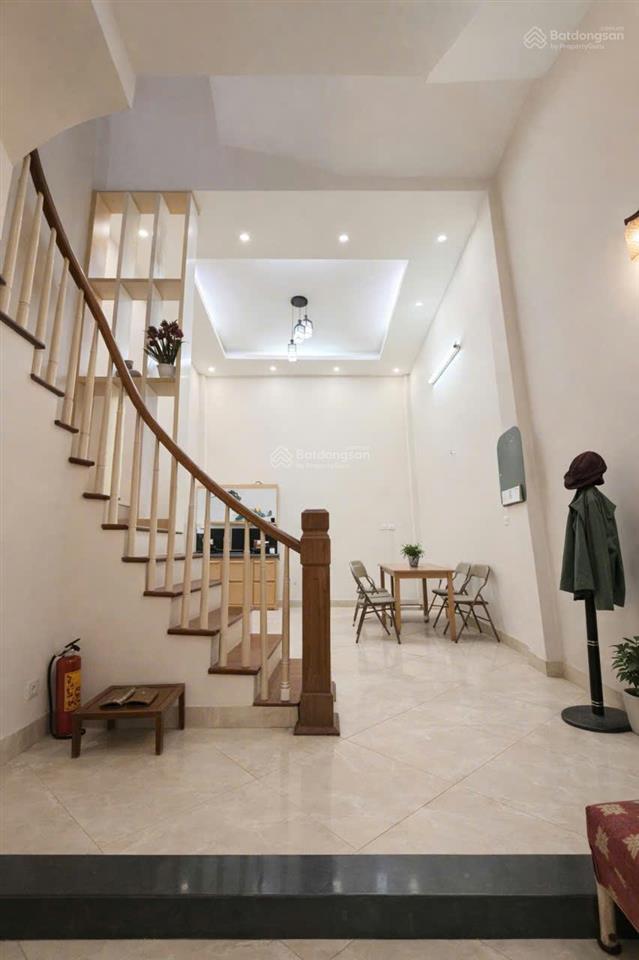 Bán nhà riêng phân lô  đường cầu giấy  40m2  5 tầng  5pn  nội thất mới tinh  cách ô tô 40m
