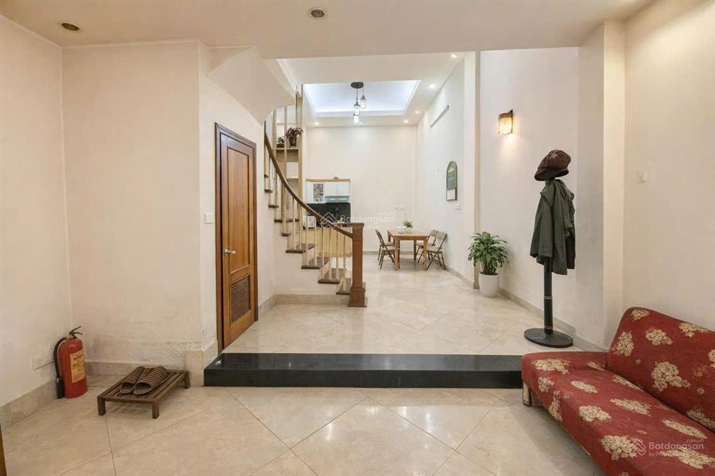 Bán nhà riêng phân lô  đường cầu giấy  40m2  5 tầng  5pn  nội thất mới tinh  cách ô tô 40m
