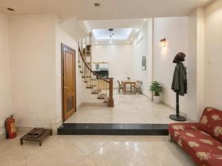 Bán nhà riêng phân lô  đường cầu giấy  40m2  5 tầng  5pn  nội thất mới tinh  cách ô tô 40m