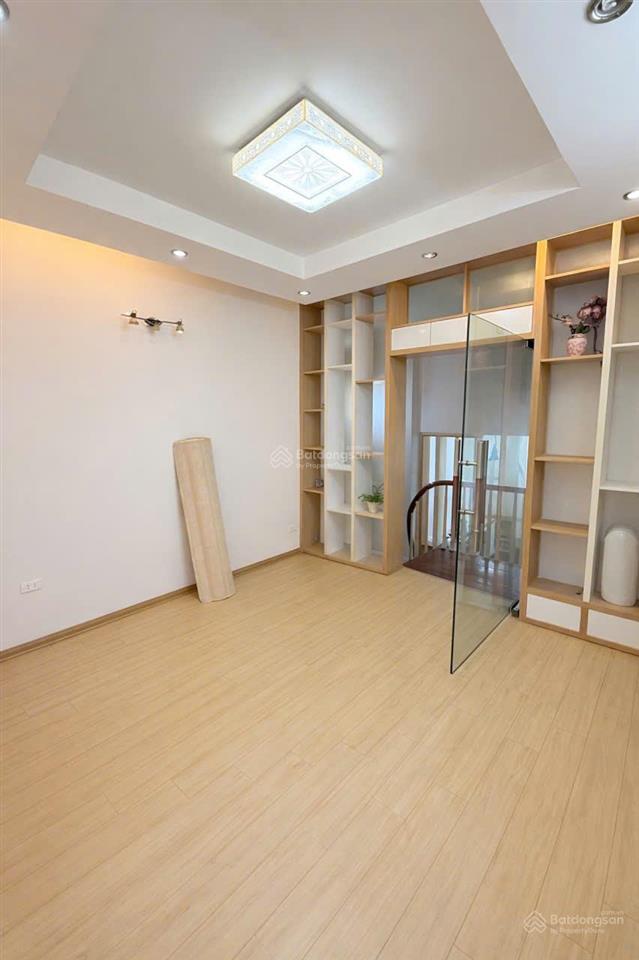 Bán nhà riêng phân lô  đường cầu giấy  40m2  5 tầng  5pn  nội thất mới tinh  cách ô tô 40m