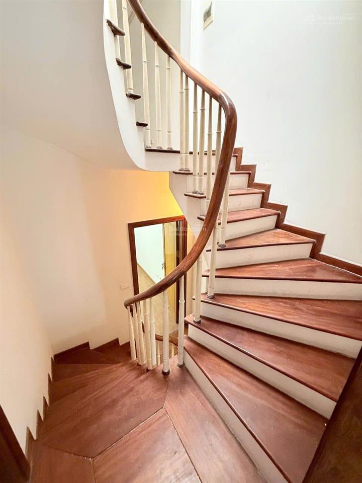 Bán nhà riêng phân lô  đường cầu giấy  40m2  5 tầng  5pn  nội thất mới tinh  cách ô tô 40m