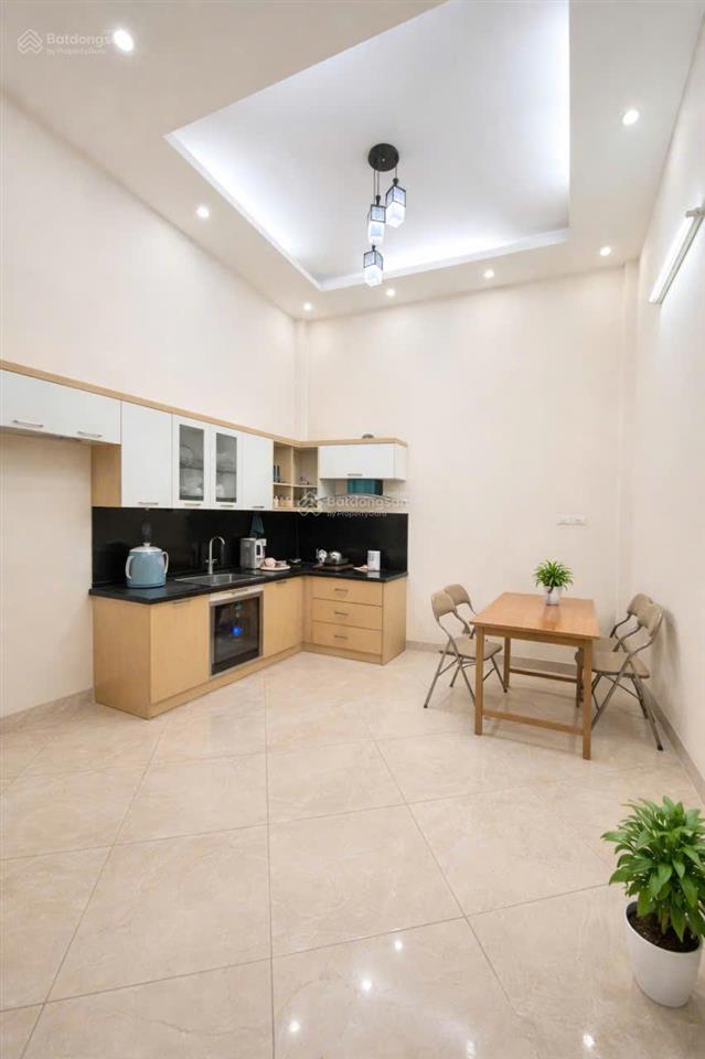 Bán nhà riêng phân lô  đường cầu giấy  40m2  5 tầng  5pn  nội thất mới tinh  cách ô tô 40m