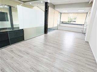 Văn phòng đẹp  hoàng quốc việt  35m2  mặt đường lớn 4 làn xe  oto tránh thoải mái  nhỉnh 12tr