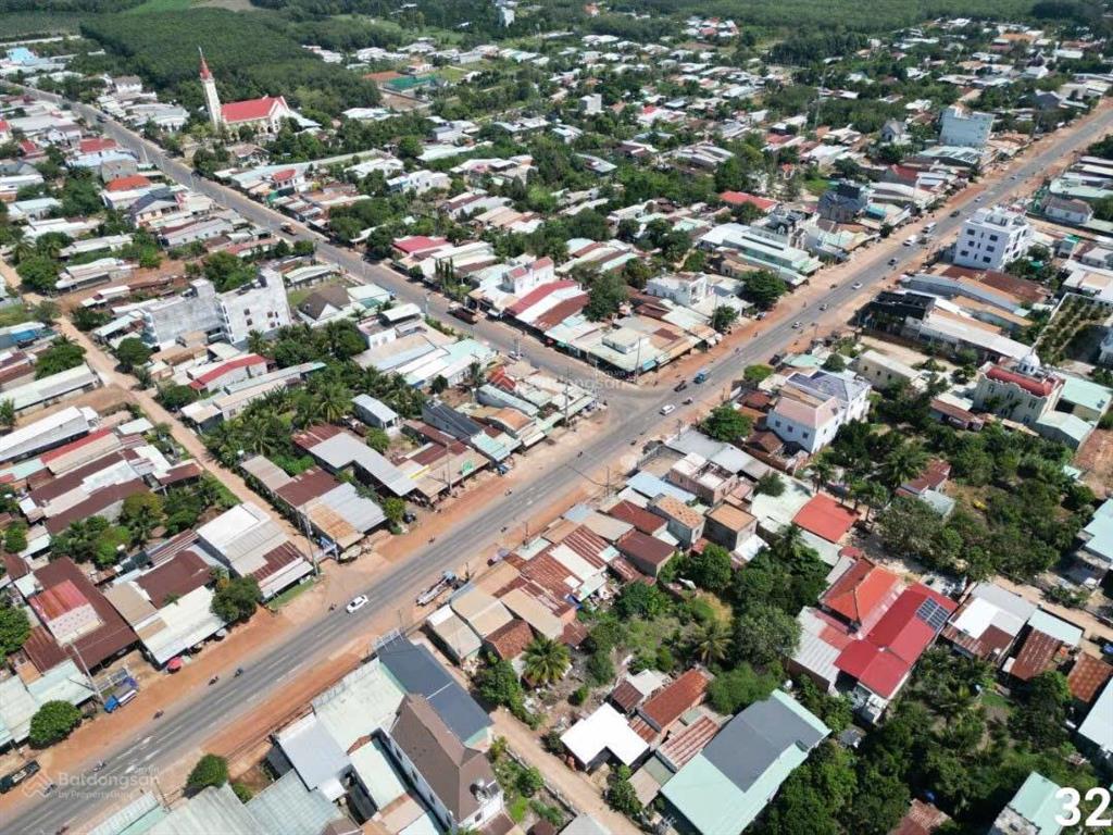 Chủ ở xa cần bán gấp 200m2 giá 700tr ngay khu dân cư hiện hữu, sổ sẵn,gần cao tốc tphcmchơn thành.