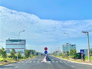 Chủ bán gấp lô đất 100m2 kế bên nh sacombank, gần chợ, trường học, kcn cách 700m, vay nh được 70%