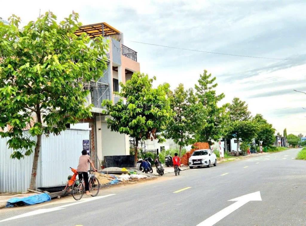 Chủ bán gấp lô đất 100m2 kdc hiện hữu cách coopmart 500m, kcn cách 700m,phù hợp xây ở kinh doanh