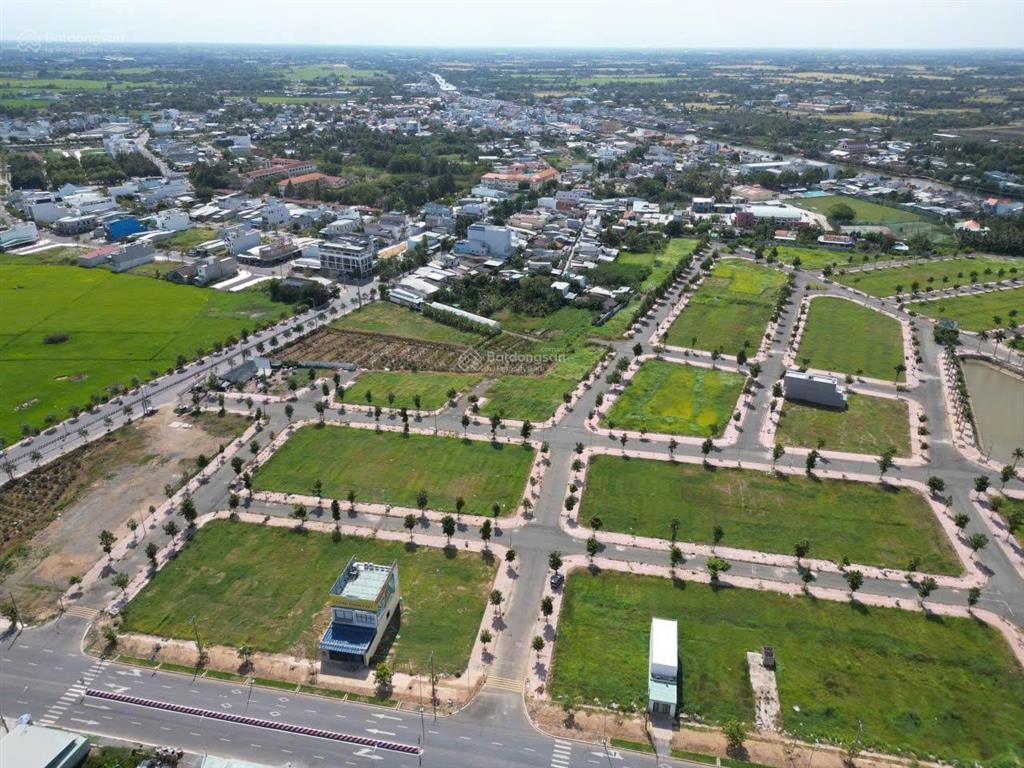 Chủ bán gấp lô đất 100m2 kdc hiện hữu cách coopmart 500m, kcn cách 700m,phù hợp xây ở kinh doanh