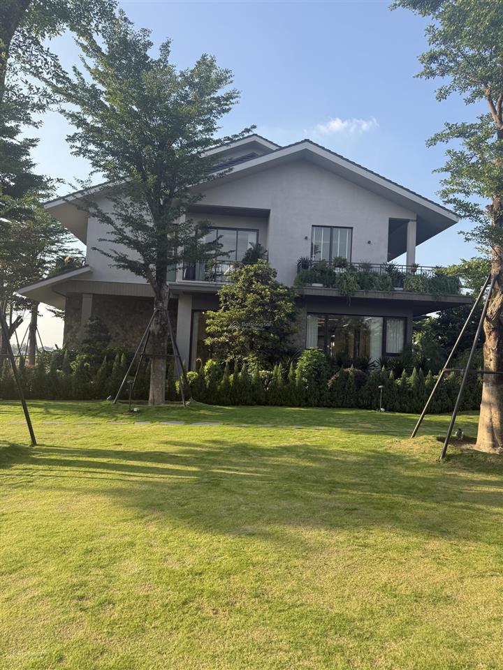 Anh chị cần một căn nhà an cư, một nơi đầu tư bền vững hãy tham khảo ngay căn biệt thự này.