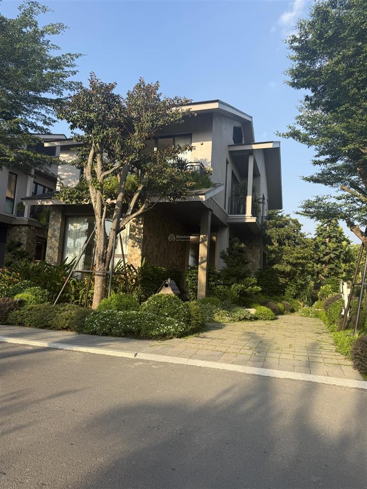 Anh chị cần một căn nhà an cư, một nơi đầu tư bền vững hãy tham khảo ngay căn biệt thự này.