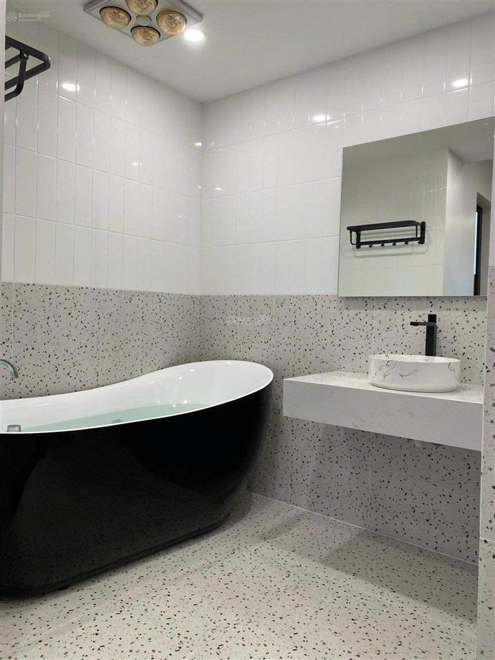 Cho thuê căn 3pn 3wc 152m2 toà cao cấp nhất khu aquabay