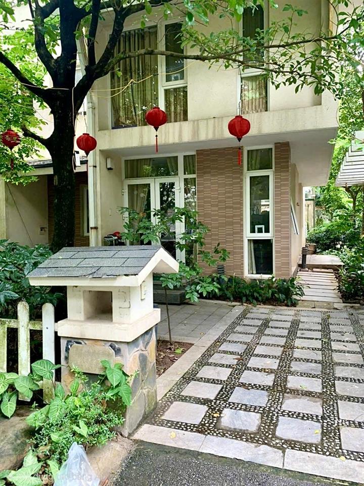 Cho thuê căn biệt thự vườn tùng giá tốt