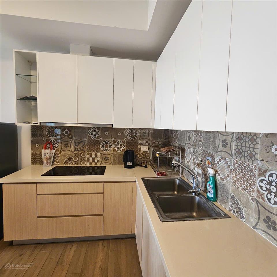 Tôi cần tiền nên bán gấp căn hộ 50m2 giá 3.090 tỷ, sẵn sổ đỏ giao dịch. khu west bay, ecopark