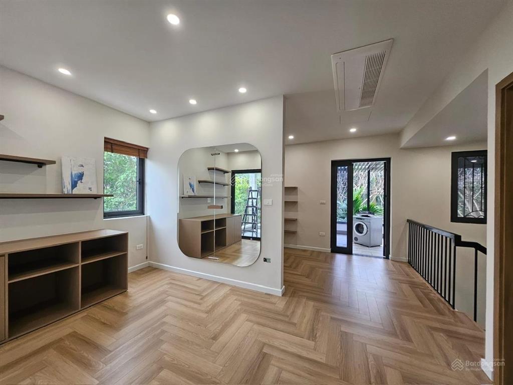 Chính chủ gửi bán căn biệt thự parkriver diện tích 252m siêu đẹp giá tốt tại ecopark. 0973 097 ***