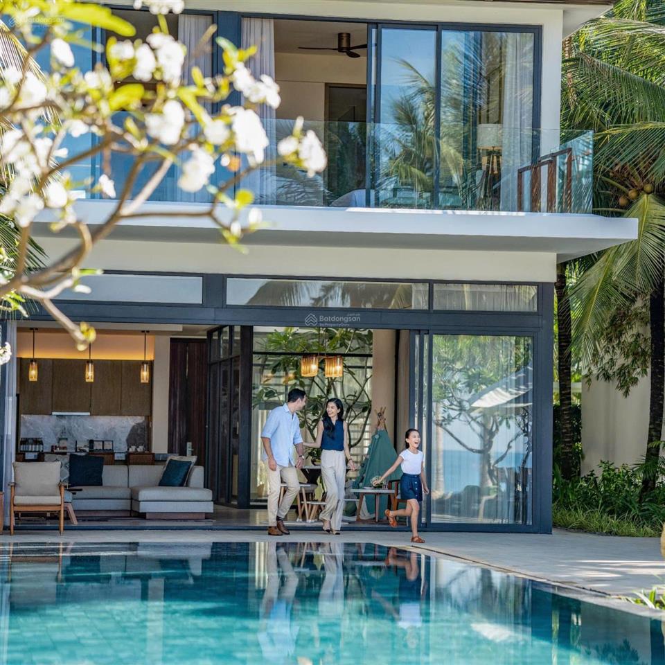 Bán biệt thự mặt tiền biển 4pn melia hồ tràm, căn góc rộng rãi.  0938 917 ***