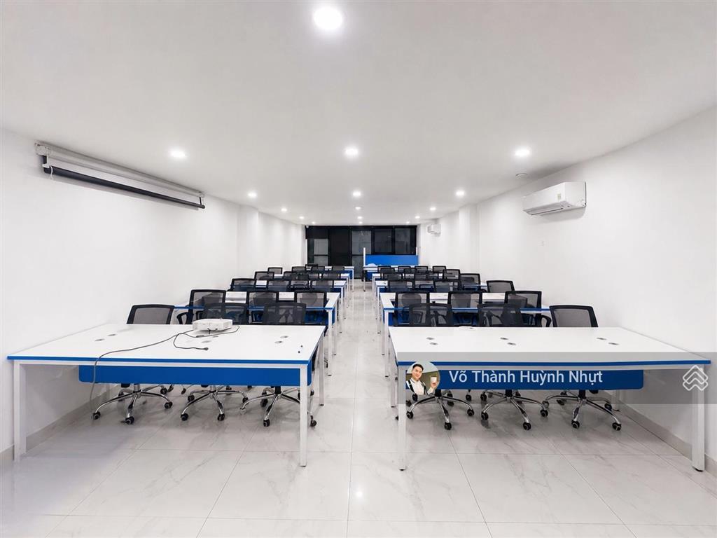Q2 cho thuê tầng văn phòng đẹp full bàn ghế máy lạnh thang máy đối diện trường nguyễn hiền ở ngay