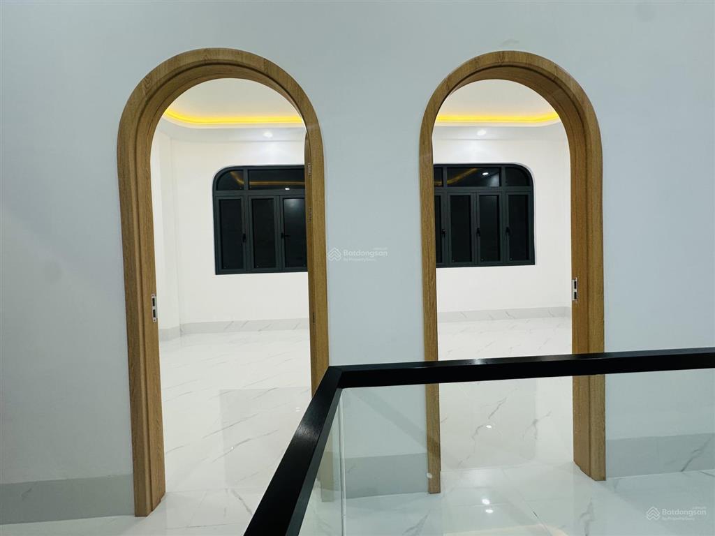 Bán nhà mới liền kề giếng nước p.4 mỹ tho, cách trung tâm hành chính 2km