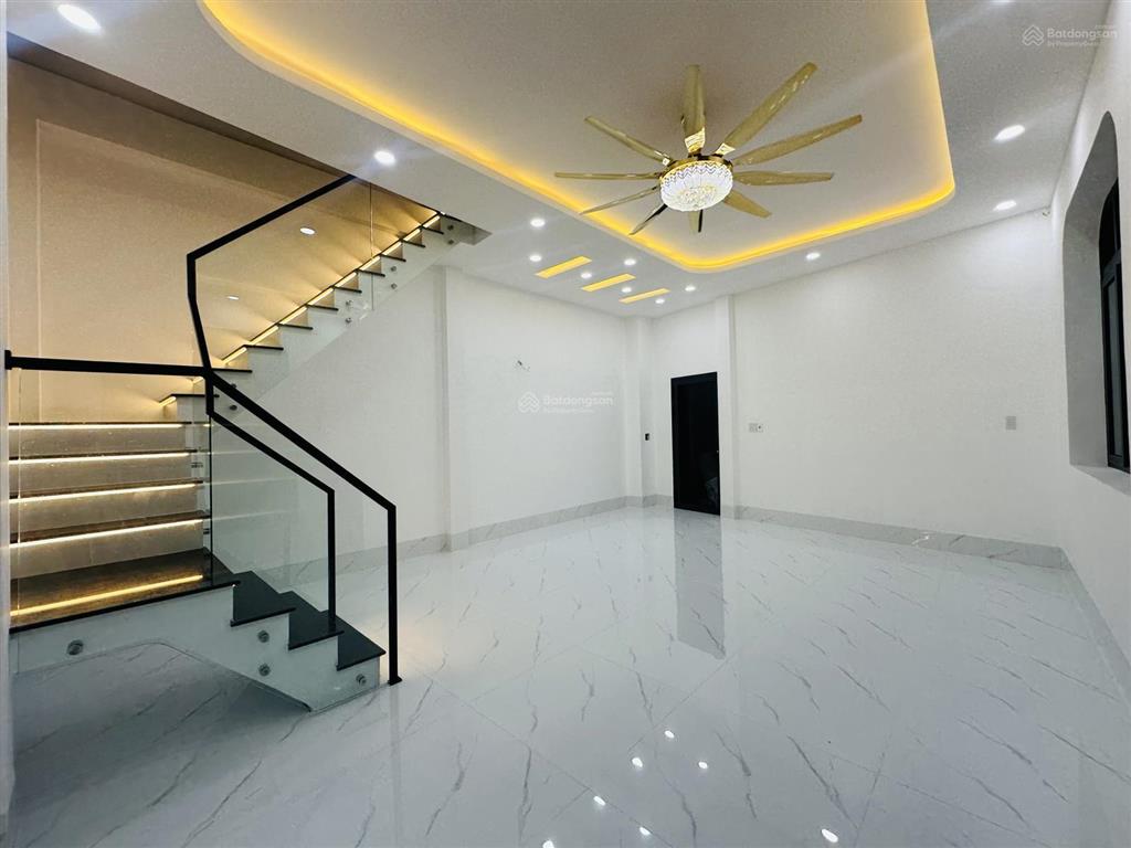 Bán nhà mới liền kề giếng nước p.4 mỹ tho, cách trung tâm hành chính 2km