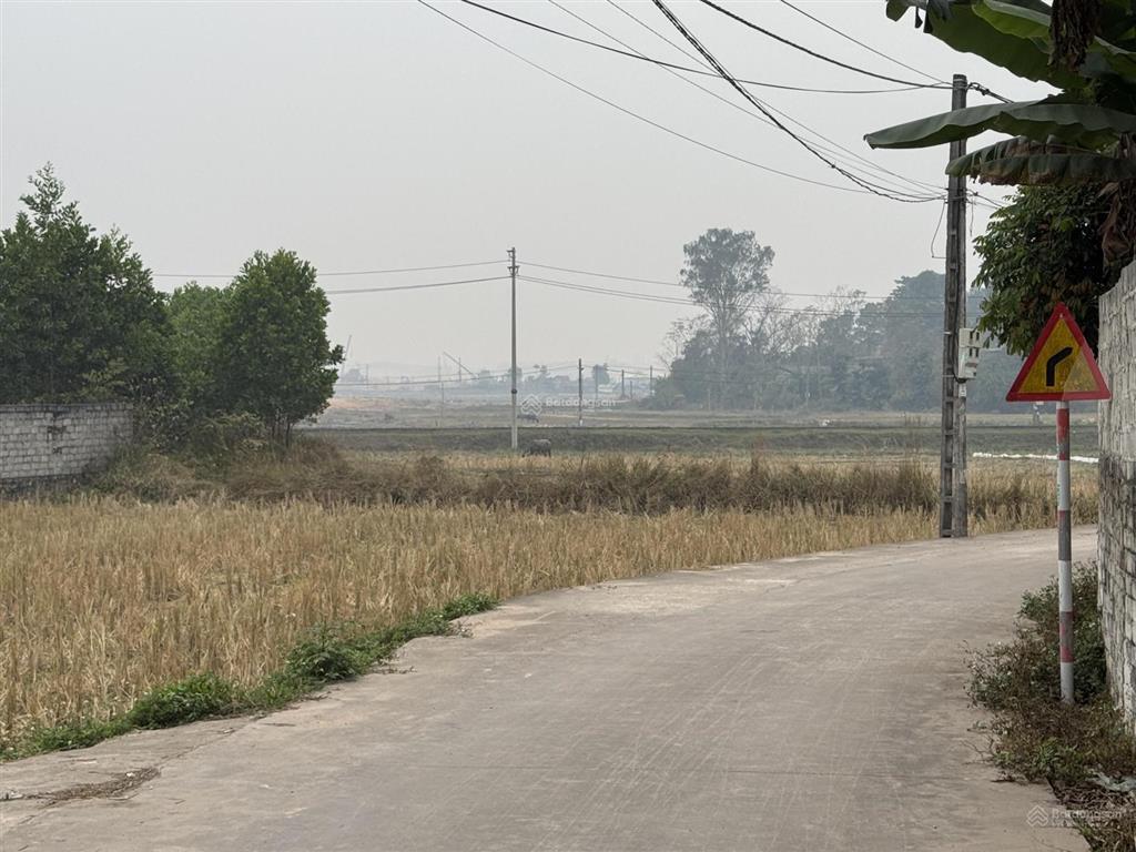 Bán gấp 630m2 300tc tại bá xuyên sông công thái nguyên.giáp ksc sc2 đường xe công vào được