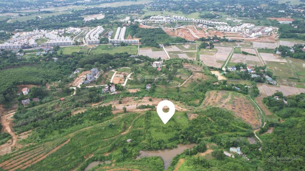 Cần bán lô đất nằm giữa hai khu đô thị lớn nhất huyện lương sơn dt 4672m2, giá đầu tư