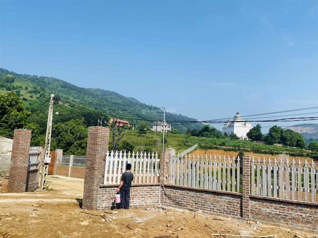 Cần chuyển nhượng diện tích 720m2 có 80m2 tc, còn lại là đất trồng cây lâu năm