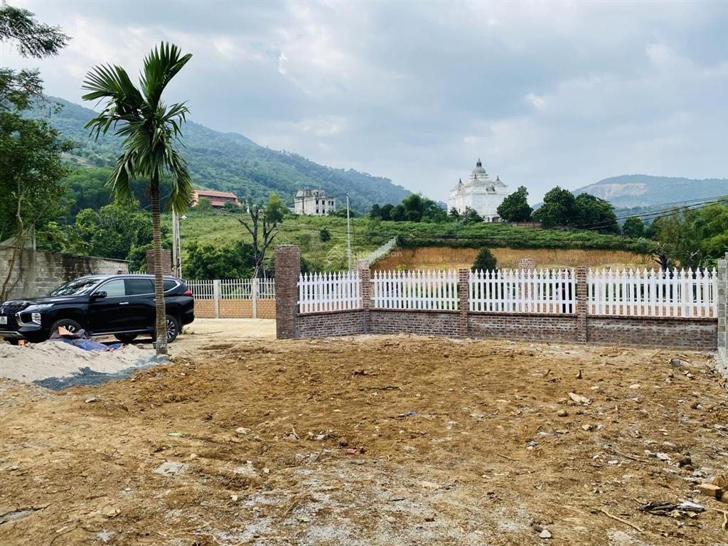 Cần chuyển nhượng diện tích 720m2 có 80m2 tc, còn lại là đất trồng cây lâu năm