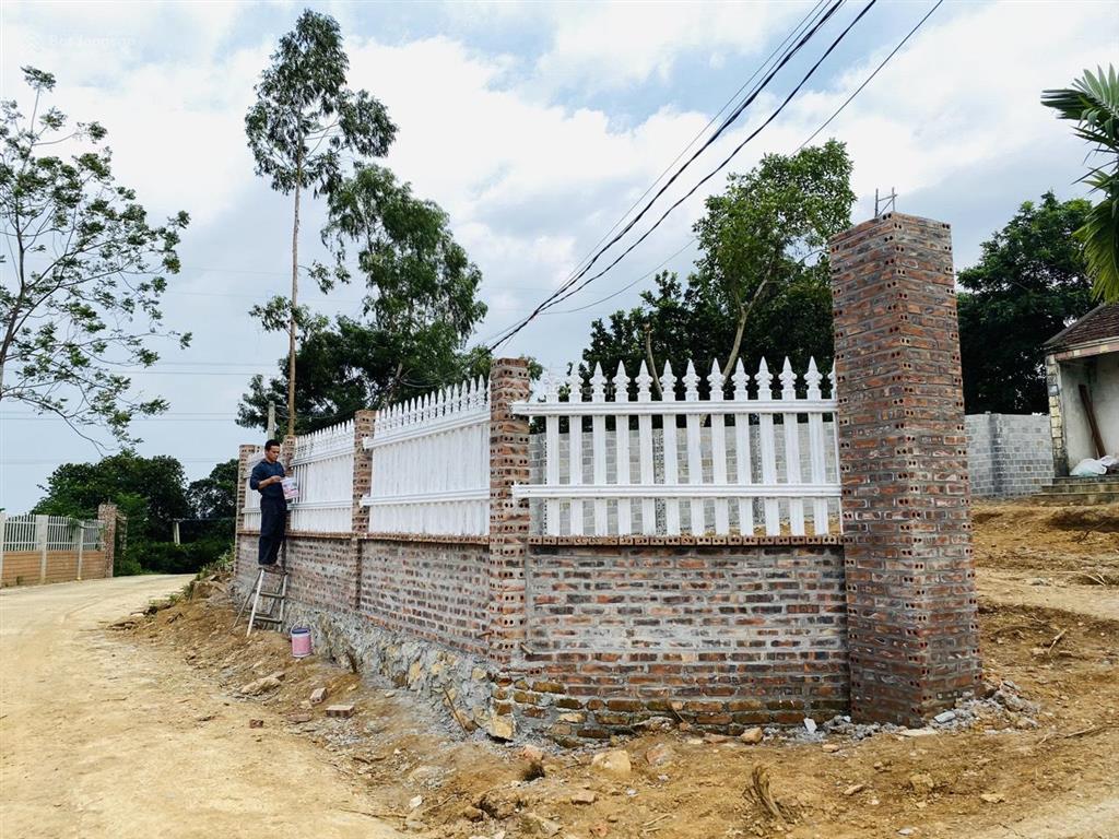 Cần chuyển nhượng diện tích 720m2 có 80m2 tc, còn lại là đất trồng cây lâu năm