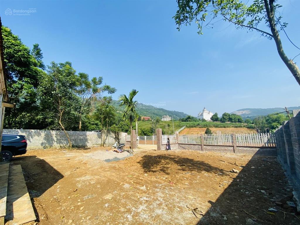 Cần chuyển nhượng diện tích 720m2 có 80m2 tc, còn lại là đất trồng cây lâu năm