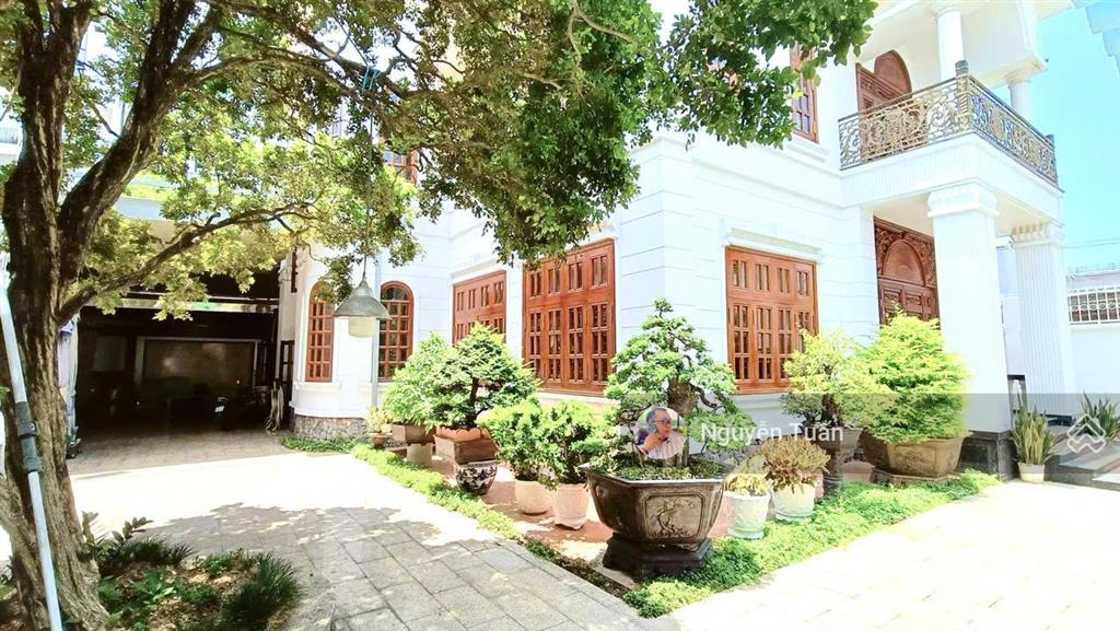 Bán villa cao cấp thảo điền 680m2 full nội thất gỗ hồ bơi, sân vườn