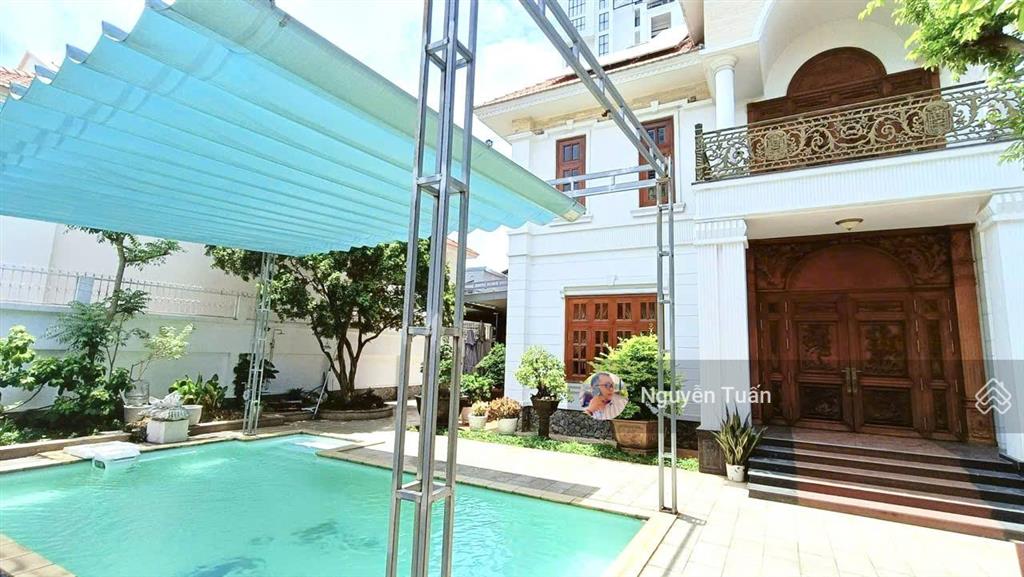 Bán villa cao cấp thảo điền 680m2 full nội thất gỗ hồ bơi, sân vườn