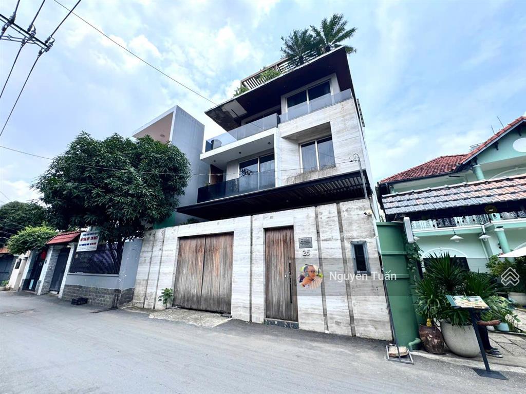 Bán villa hiện đại thảo điền  ngang 10m, có hầm đậu 2 ô tô  giá 65 tỷ