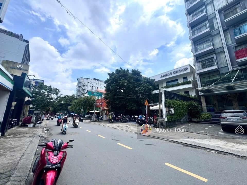 Bán đất mặt tiền quốc hương, thảo điền vị trí kinh doanh đắc địa, xây dựng hầm + 7 tầng